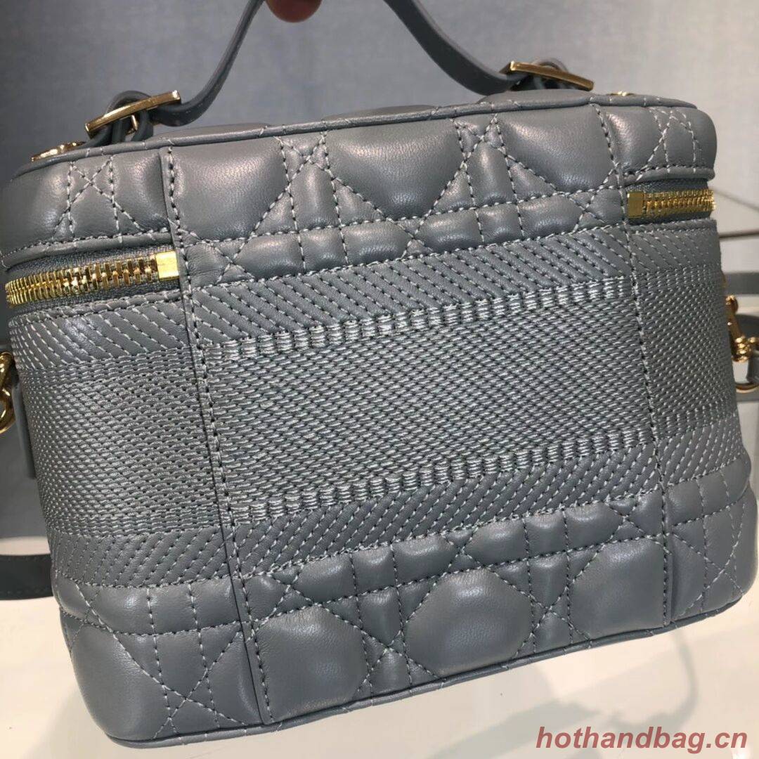DIOR SMALL DIORTRAVEL VANITY CASE Cannage Lambskin S5488U Gray DIOR SMALL DIORTRAVEL VANITY CASE Cannage Lambskin S5488U Gray