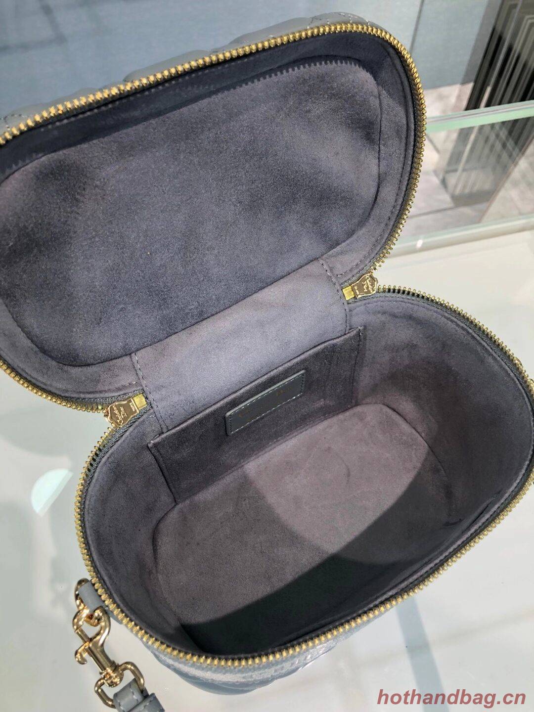 DIOR SMALL DIORTRAVEL VANITY CASE Cannage Lambskin S5488U Gray DIOR SMALL DIORTRAVEL VANITY CASE Cannage Lambskin S5488U Gray
