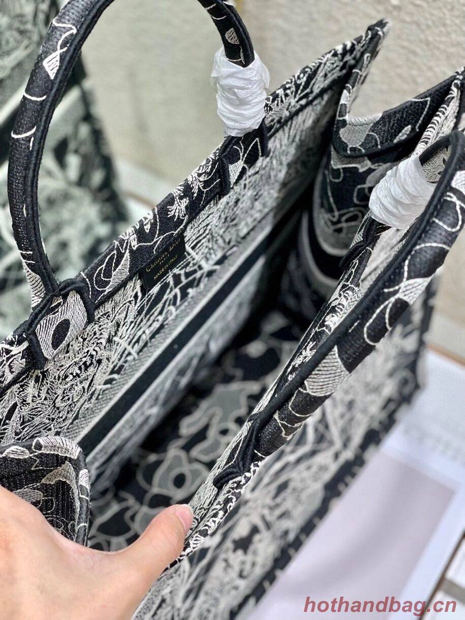 DIOR BOOK TOTE Black and white globe Embroidery M1286ZR DIOR BOOK TOTE Black and white globe Embroidery M1286ZR