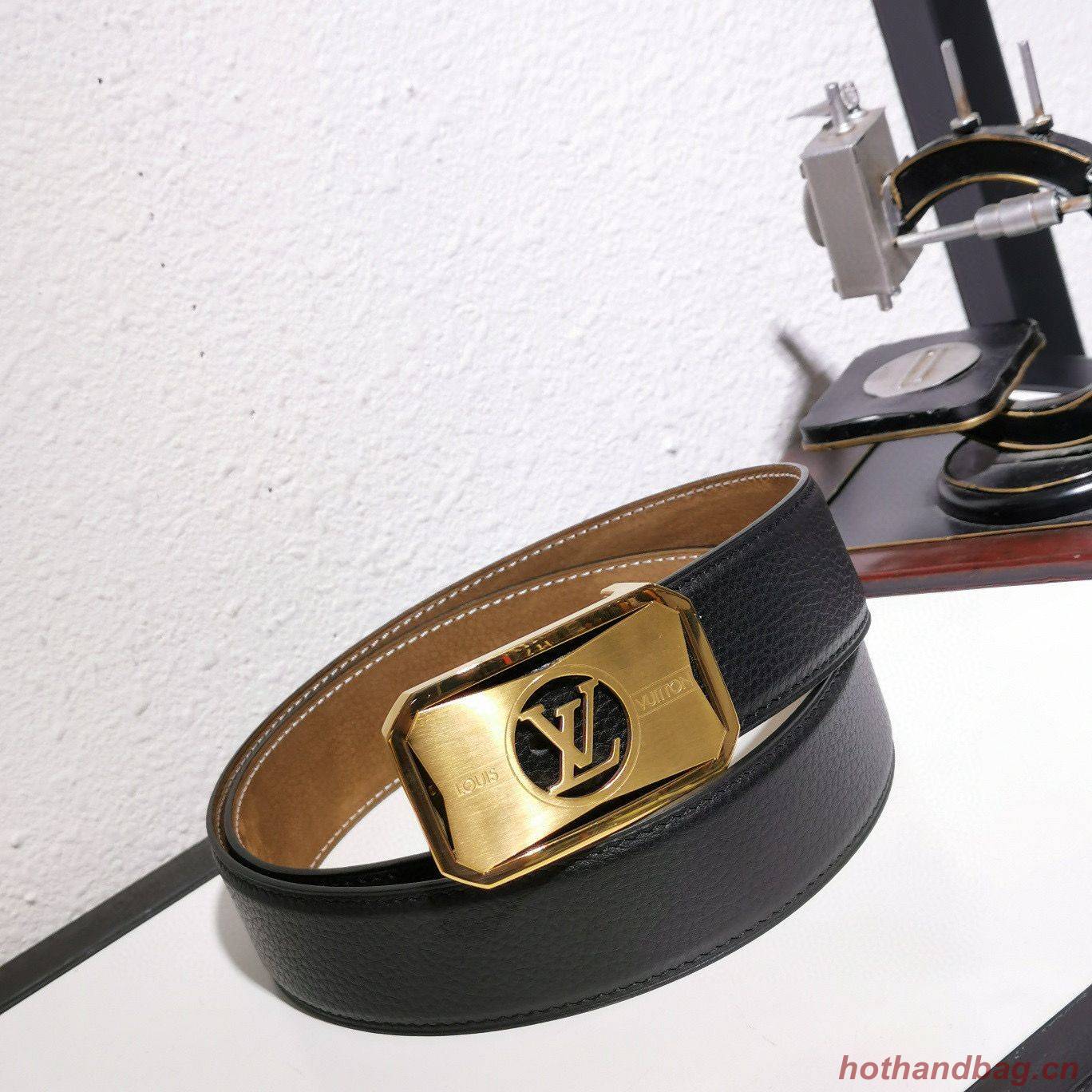 Louis Vuitton Leather Belt 38MM M0199 Black Louis Vuitton Leather Belt 38MM M0199 Black