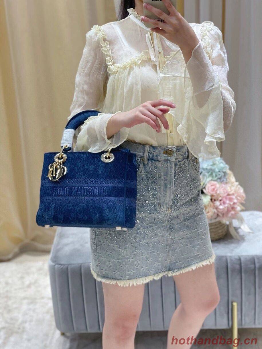 MEDIUM LADY D-LITE BAG Blue Dior Flowers Embroidered Denim M0565OJA MEDIUM LADY D-LITE BAG Blue Dior Flowers Embroidered Denim M0565OJA