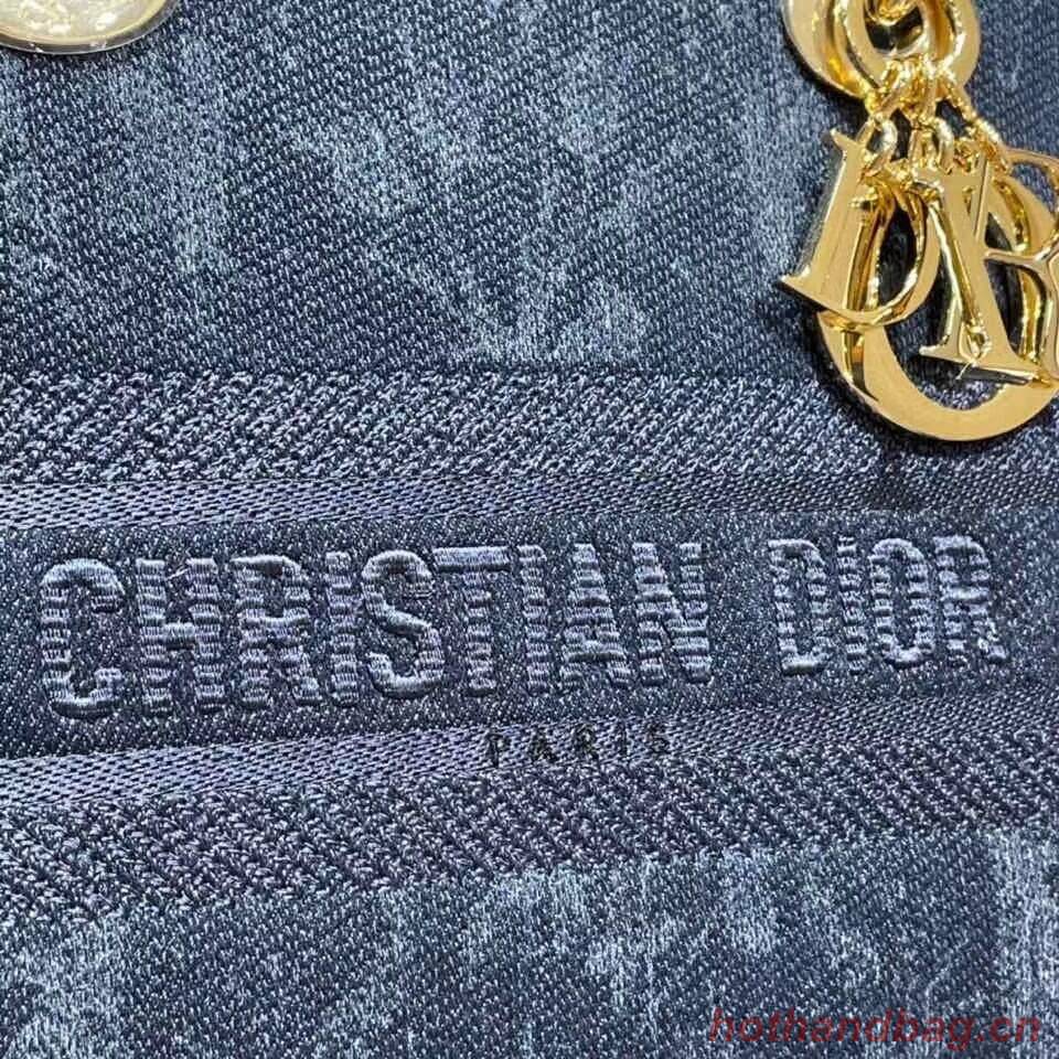 MEDIUM LADY D-LITE BAG Blue Dior Flowers Embroidered Denim M0565OJA MEDIUM LADY D-LITE BAG Blue Dior Flowers Embroidered Denim M0565OJA