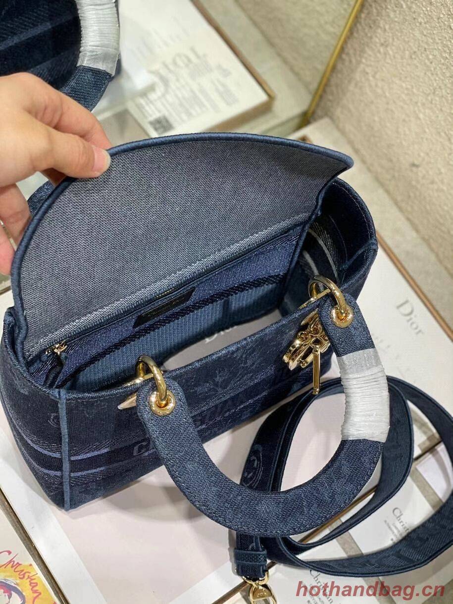 MEDIUM LADY D-LITE BAG Blue Dior Flowers Embroidered Denim M0565OJA MEDIUM LADY D-LITE BAG Blue Dior Flowers Embroidered Denim M0565OJA