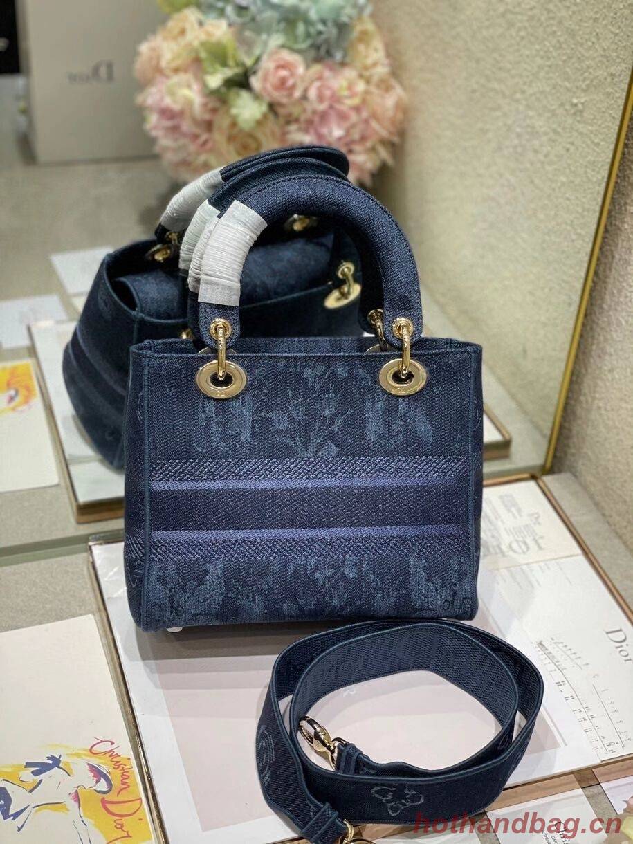 MEDIUM LADY D-LITE BAG Blue Dior Flowers Embroidered Denim M0565OJA MEDIUM LADY D-LITE BAG Blue Dior Flowers Embroidered Denim M0565OJA