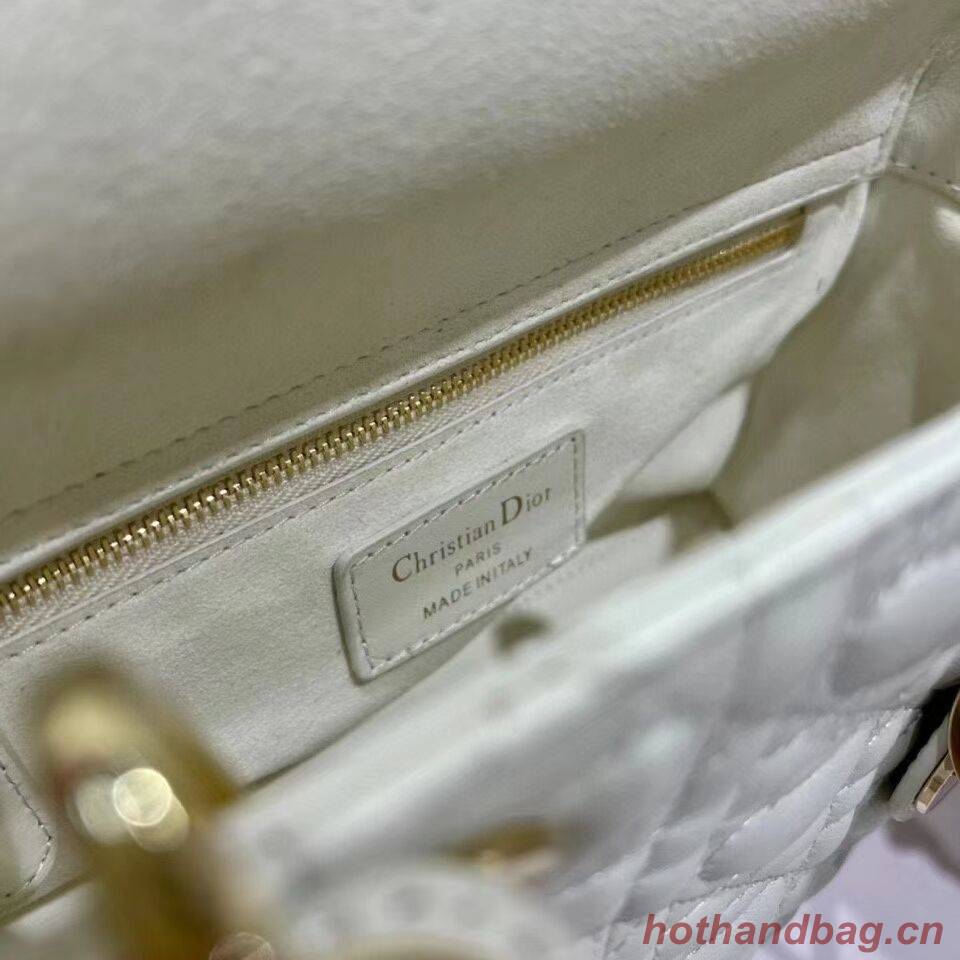 LADY DIOR MY ABCDIOR BAG Cannage Heart Original Lambskin Bag M0539O White LADY DIOR MY ABCDIOR BAG Cannage Heart Original Lambskin Bag M0539O White