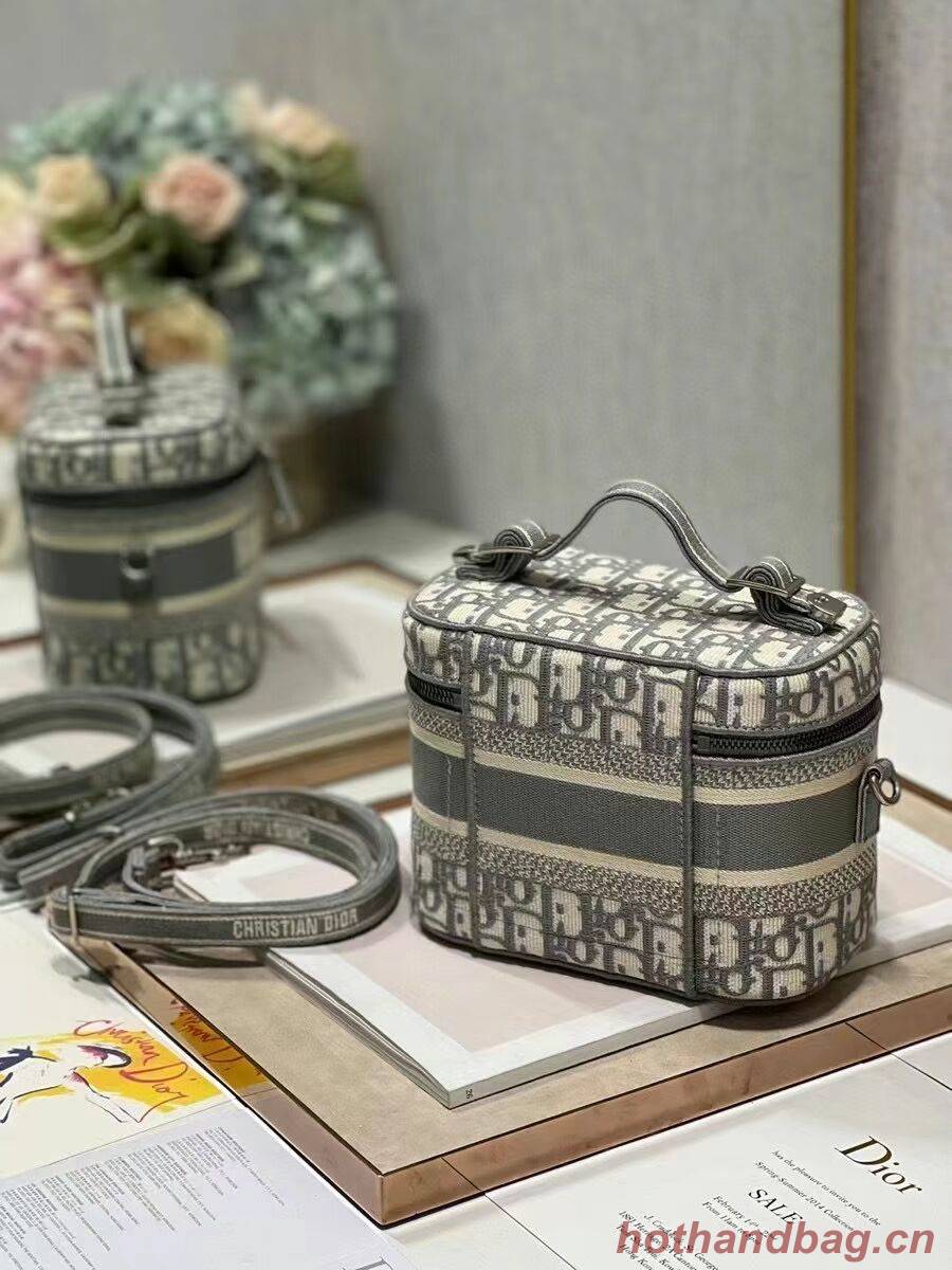 DIOR DIORTRAVEL VANITY CASE Dior Oblique Embroidery C9088 grey DIOR DIORTRAVEL VANITY CASE Dior Oblique Embroidery C9088 grey