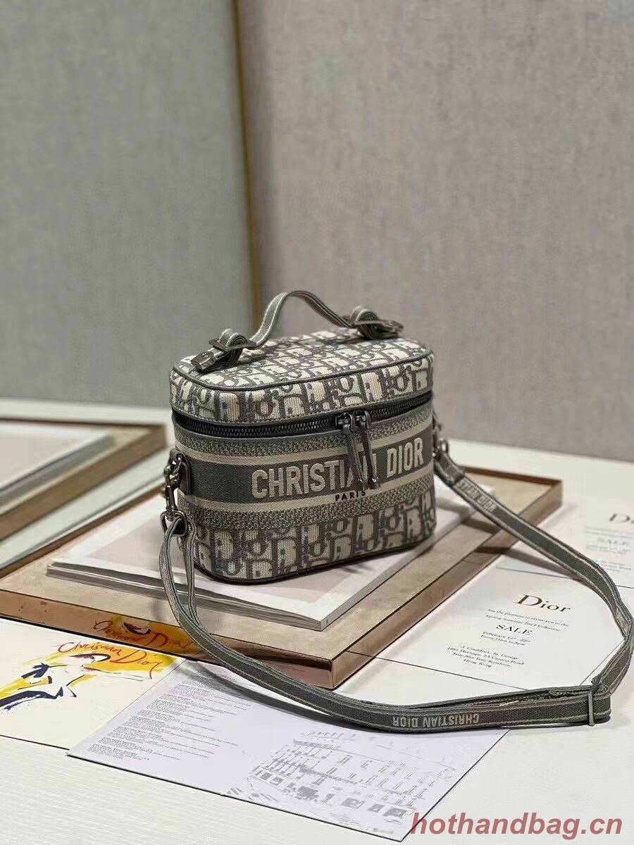 DIOR DIORTRAVEL VANITY CASE Dior Oblique Embroidery C9088 grey DIOR DIORTRAVEL VANITY CASE Dior Oblique Embroidery C9088 grey