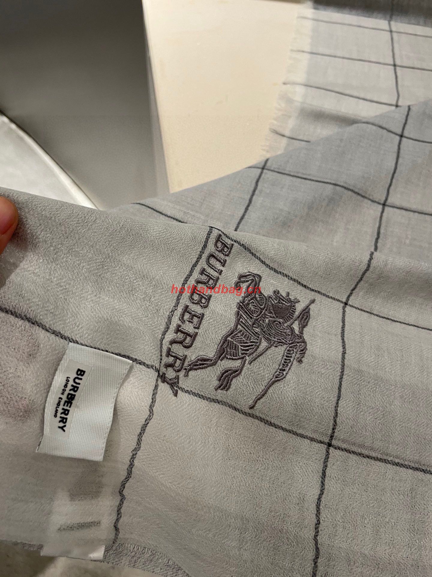 Burberry Wool Scarf BB6320 Gray Burberry Wool Scarf BB6320 Gray