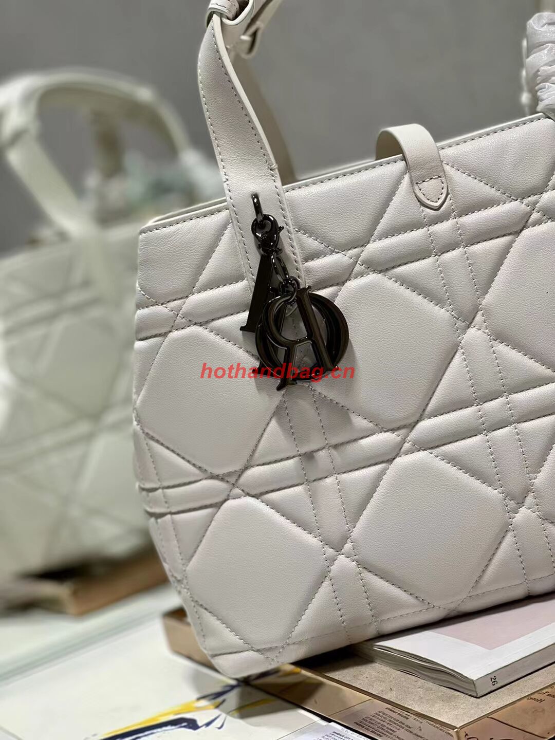 DIOR TOP HANDLE MEDIUM BAG Latte Cannage Lambskin C0089 WHITE&BLACK DIOR TOP HANDLE MEDIUM BAG Latte Cannage Lambskin C0089 WHITE&BLACK
