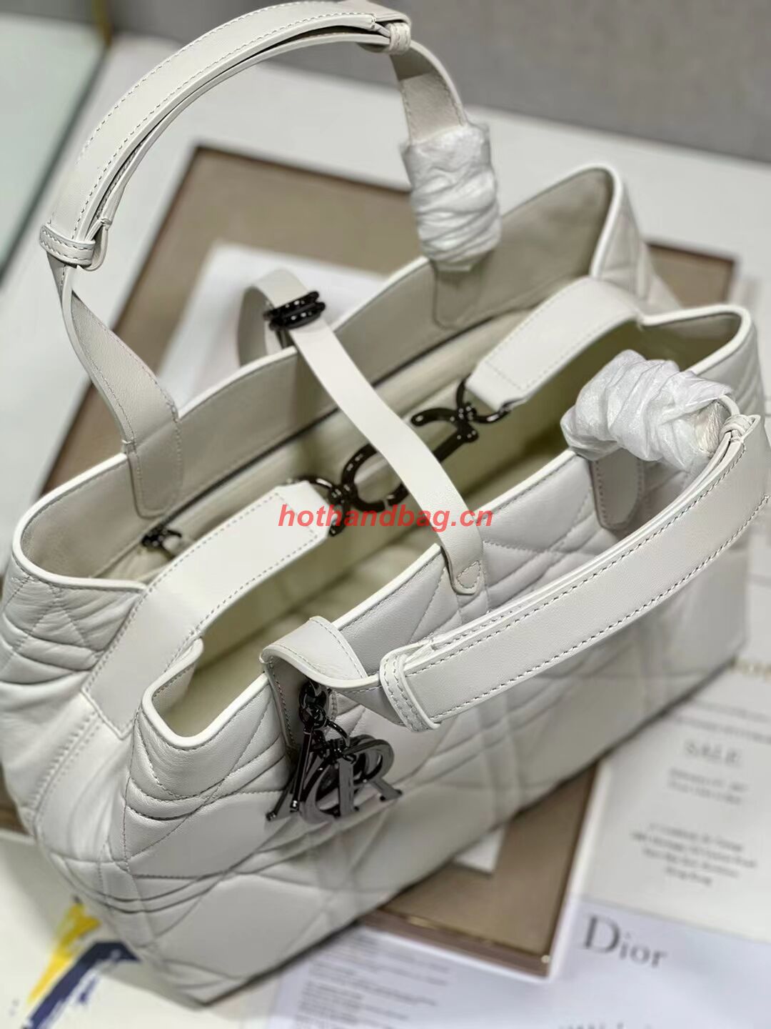 DIOR TOP HANDLE MEDIUM BAG Latte Cannage Lambskin C0089 WHITE&BLACK DIOR TOP HANDLE MEDIUM BAG Latte Cannage Lambskin C0089 WHITE&BLACK