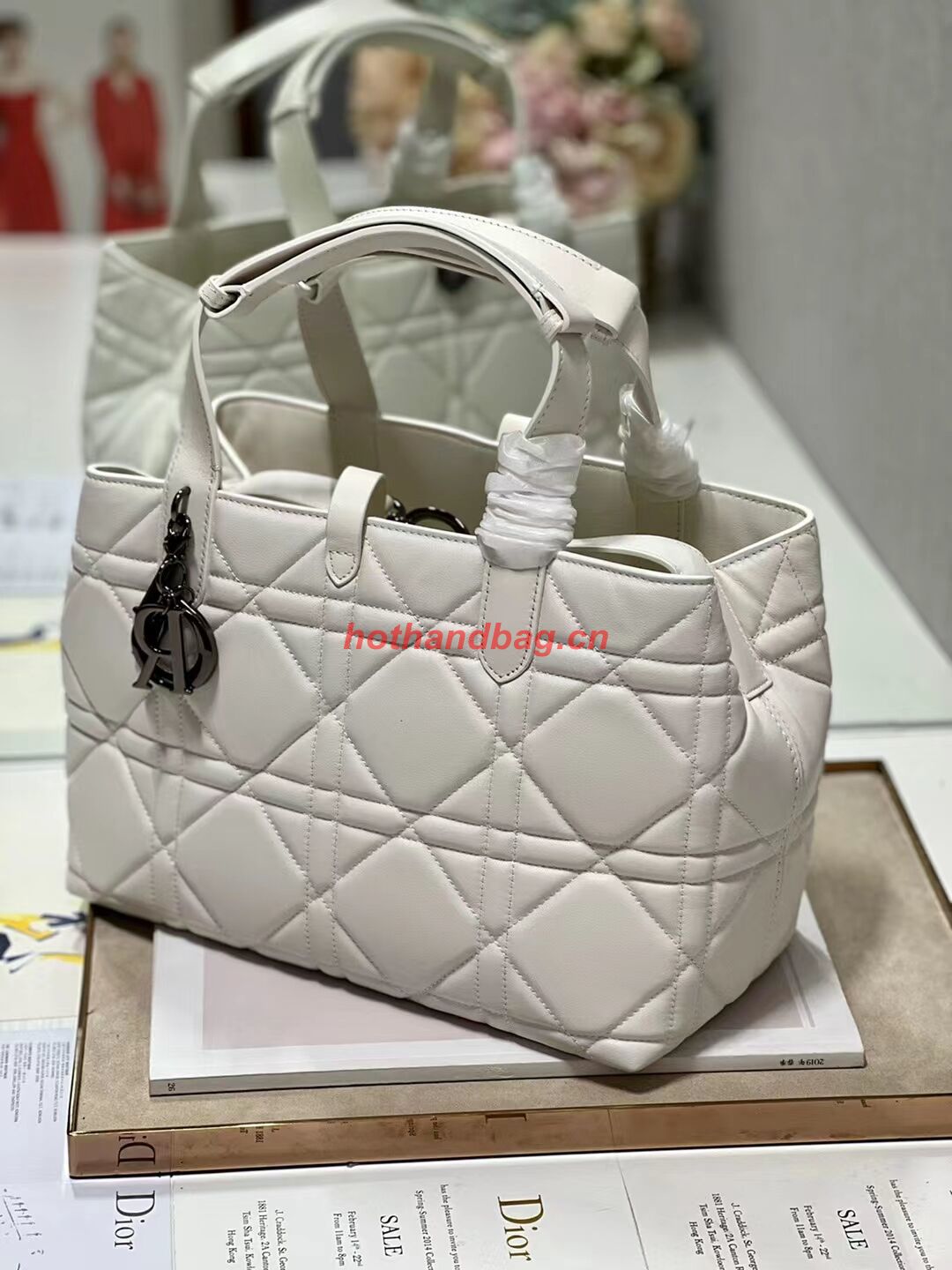 DIOR TOP HANDLE MEDIUM BAG Latte Cannage Lambskin C0089 WHITE&BLACK DIOR TOP HANDLE MEDIUM BAG Latte Cannage Lambskin C0089 WHITE&BLACK