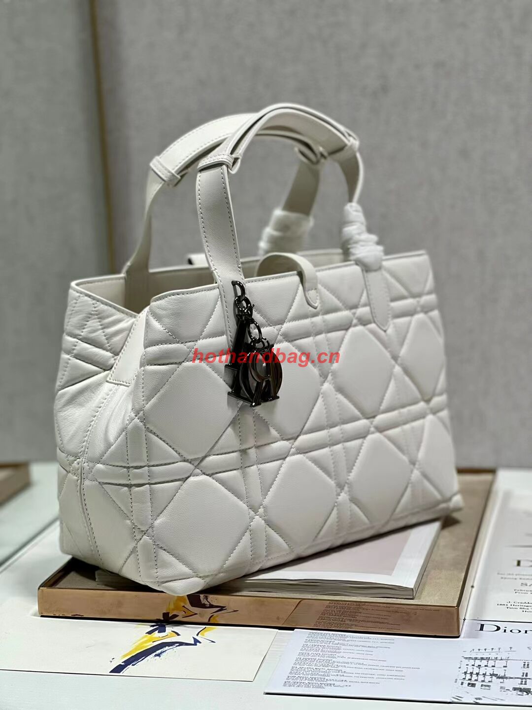 DIOR TOP HANDLE MEDIUM BAG Latte Cannage Lambskin C0089 WHITE&BLACK DIOR TOP HANDLE MEDIUM BAG Latte Cannage Lambskin C0089 WHITE&BLACK