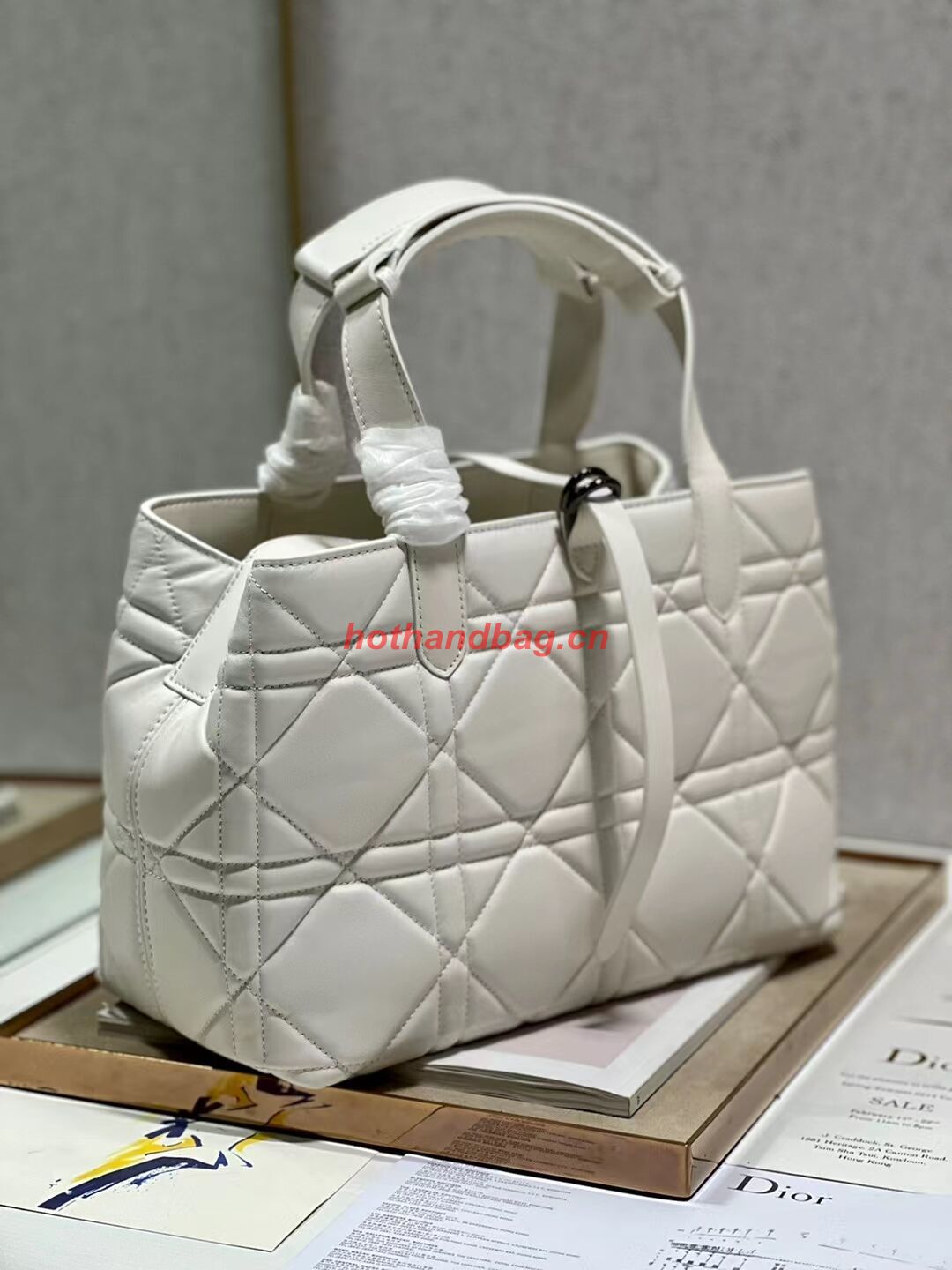 DIOR TOP HANDLE MEDIUM BAG Latte Cannage Lambskin C0089 WHITE&BLACK DIOR TOP HANDLE MEDIUM BAG Latte Cannage Lambskin C0089 WHITE&BLACK