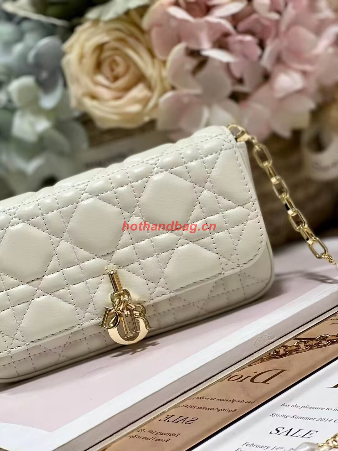 LADY DIOR PHONE POUCH Aesthetic Cannage Lambskin S0977ONM white LADY DIOR PHONE POUCH Aesthetic Cannage Lambskin S0977ONM white
