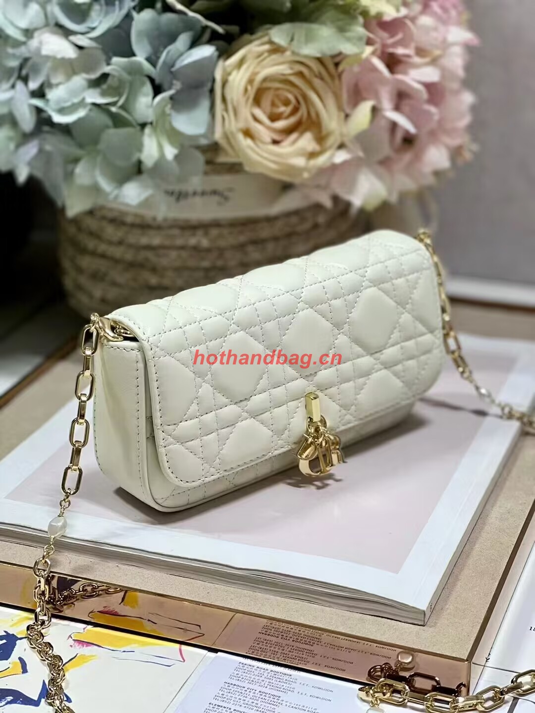 LADY DIOR PHONE POUCH Aesthetic Cannage Lambskin S0977ONM white LADY DIOR PHONE POUCH Aesthetic Cannage Lambskin S0977ONM white