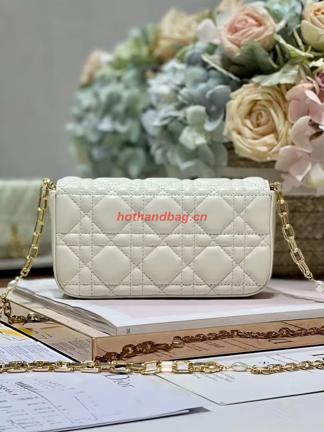 LADY DIOR PHONE POUCH Aesthetic Cannage Lambskin S0977ONM white LADY DIOR PHONE POUCH Aesthetic Cannage Lambskin S0977ONM white