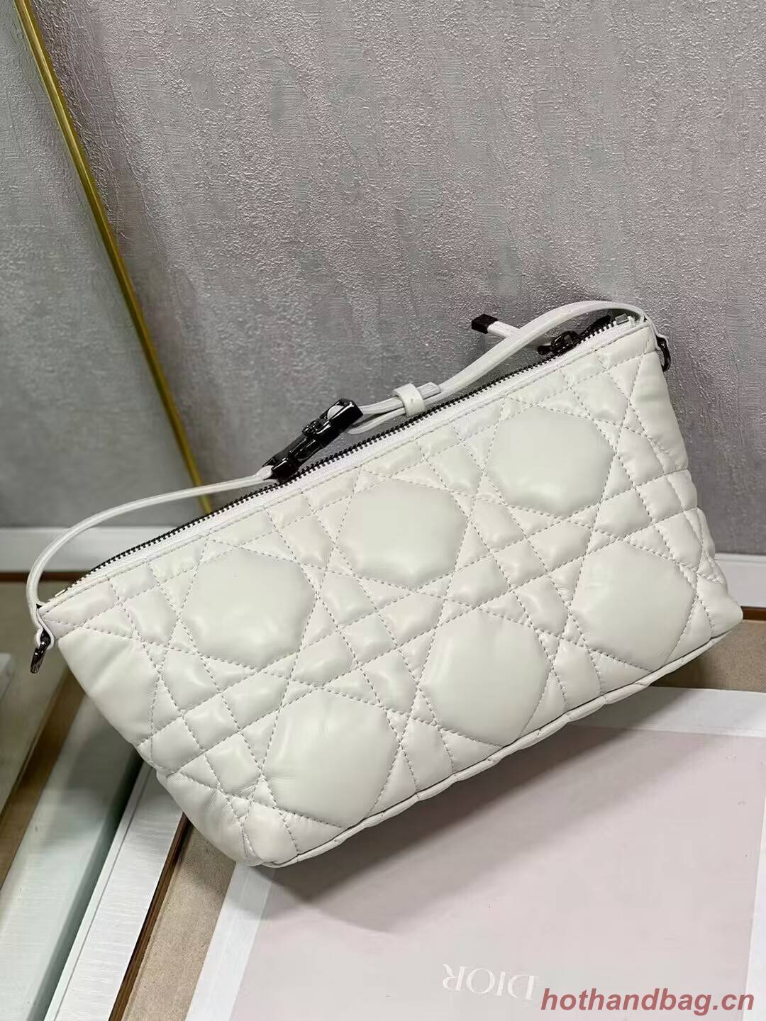 MEDIUM DIORTRAVEL NOMAD POUCH Lambskin S5554O Latte MEDIUM DIORTRAVEL NOMAD POUCH Lambskin S5554O Latte