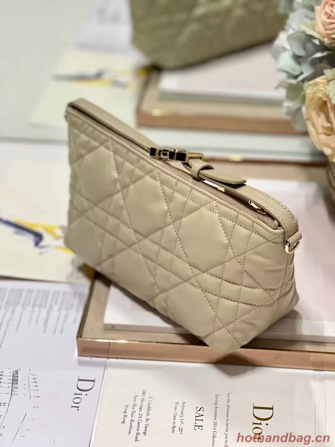 MEDIUM DIORTRAVEL NOMAD POUCH Lambskin S5554O Sand-Colored MEDIUM DIORTRAVEL NOMAD POUCH Lambskin S5554O Sand-Colored