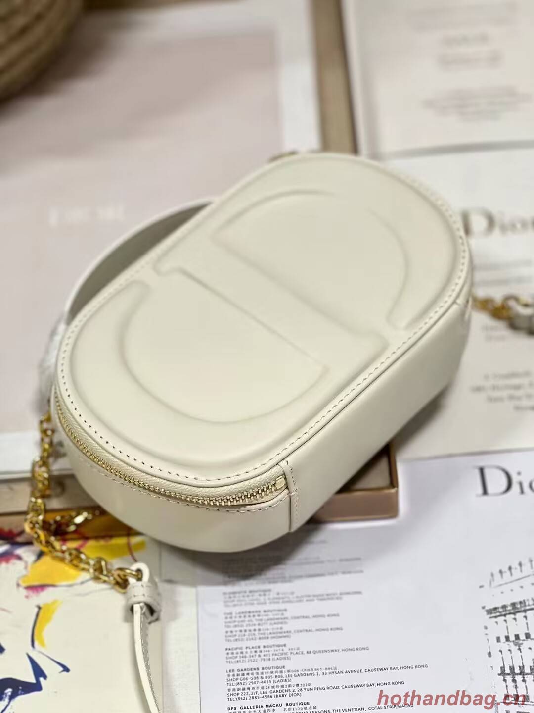 CD SIGNATURE OVAL CAMERA BAG Calfskin with Embossed CD Signature S2201UMFV Latte CD SIGNATURE OVAL CAMERA BAG Calfskin with Embossed CD Signature S2201UMFV Latte