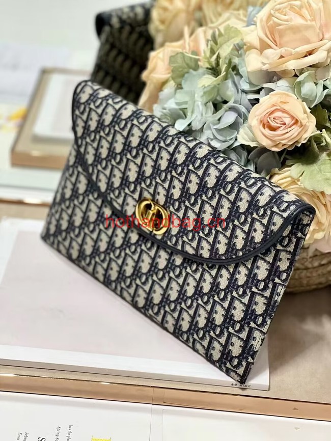30 MONTAIGNE AVENUE POUCH WITH FLAP Blue Dior Oblique Jacquard S2191UTZQ 30 MONTAIGNE AVENUE POUCH WITH FLAP Blue Dior Oblique Jacquard S2191UTZQ