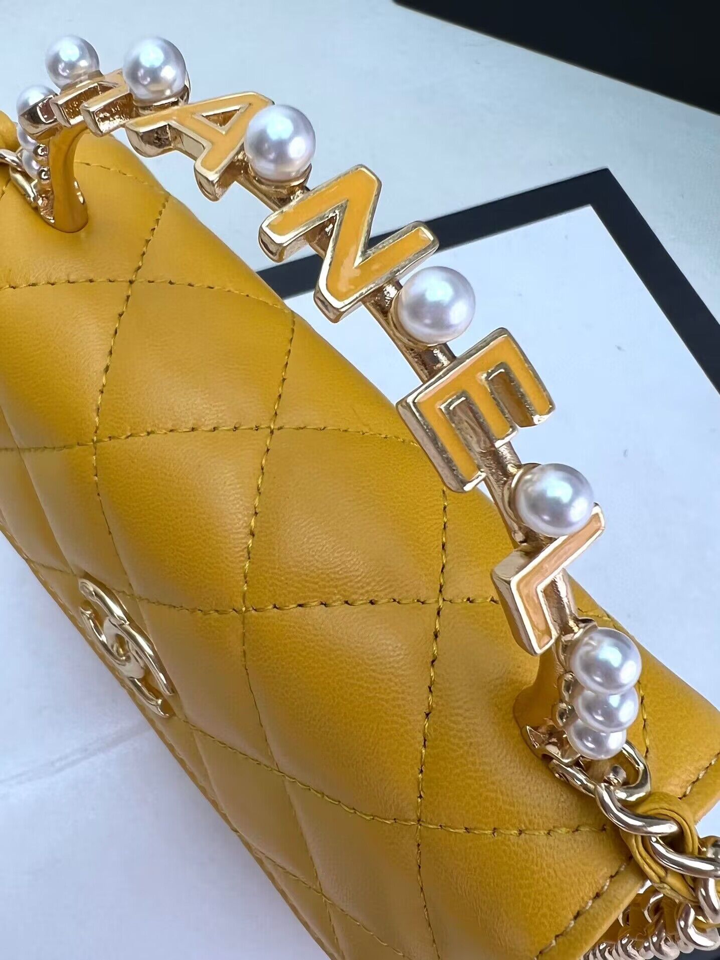 CHANEL 22B Kelly Pearl Top Handle Bag AP3513 Yellow CHANEL 22B Kelly Pearl Top Handle Bag AP3513 Yellow