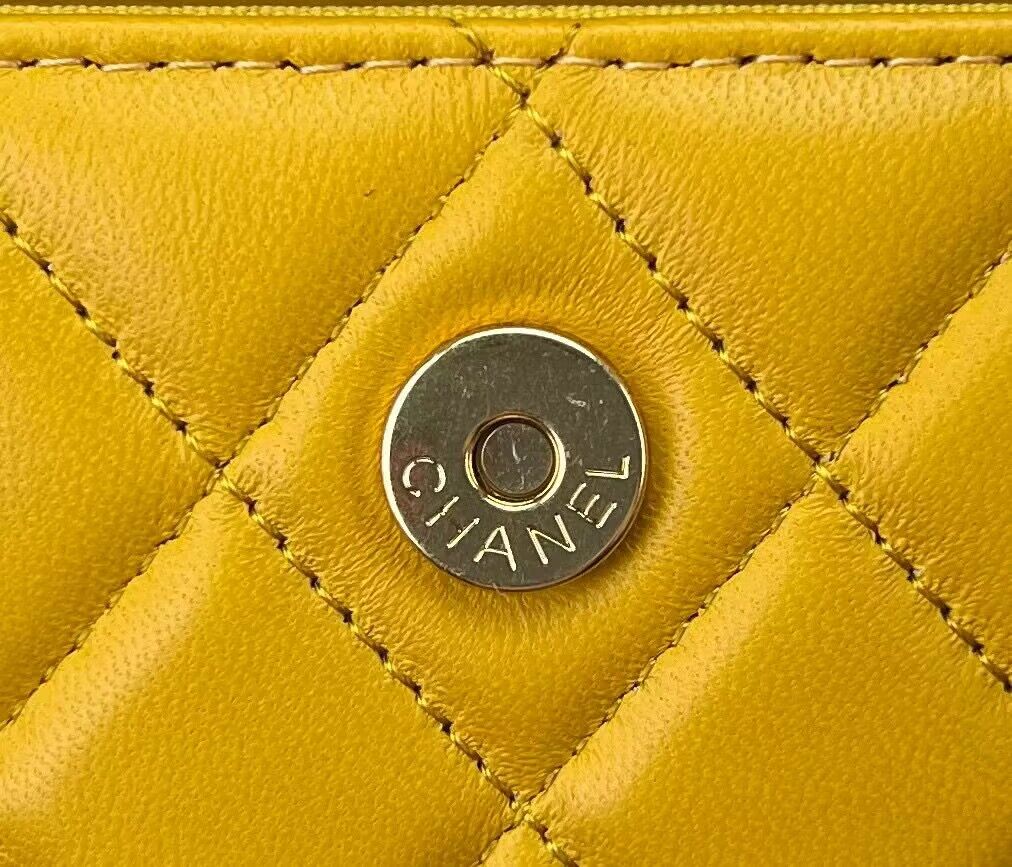 CHANEL 22B Kelly Pearl Top Handle Bag AP3513 Yellow CHANEL 22B Kelly Pearl Top Handle Bag AP3513 Yellow
