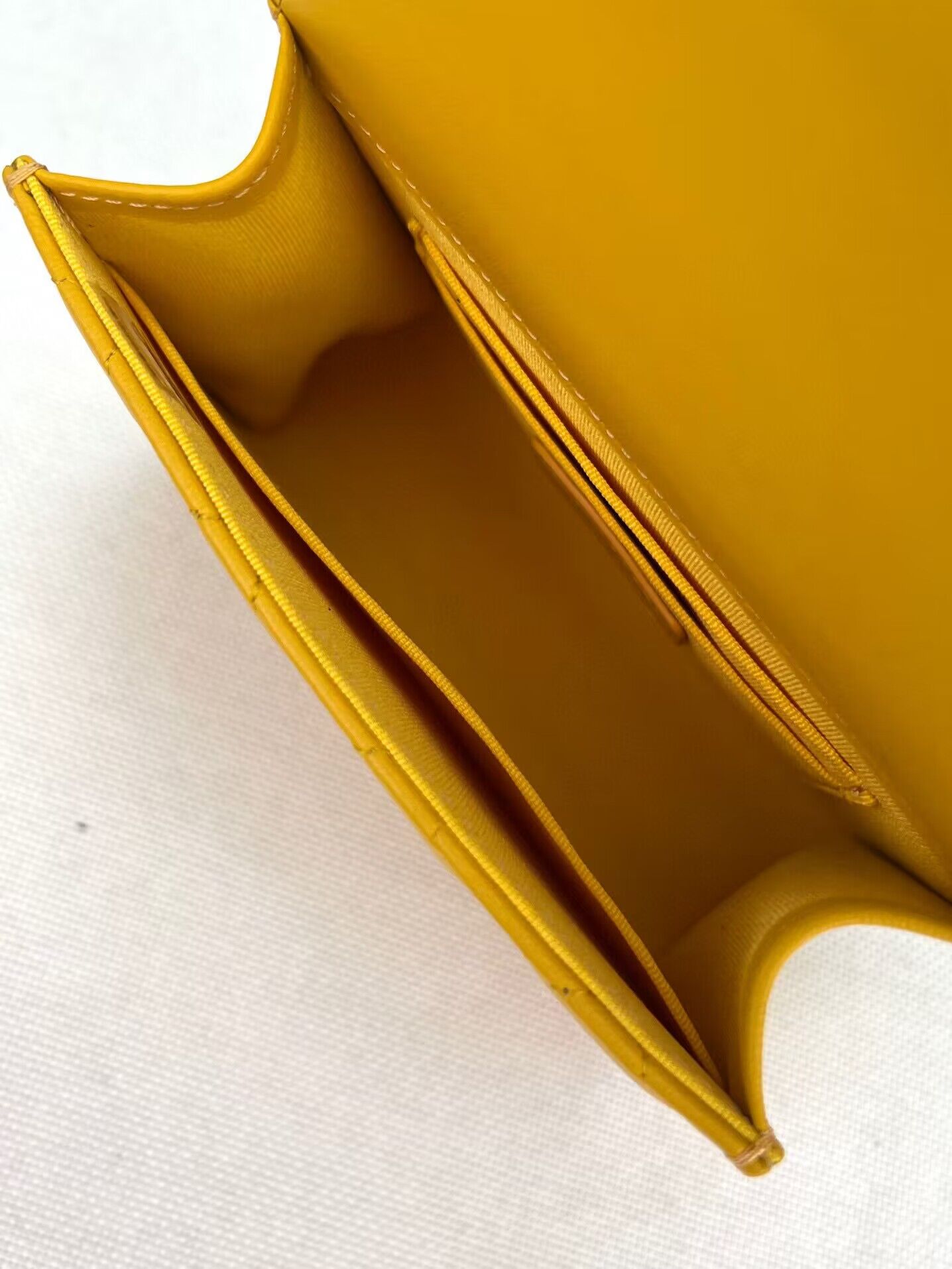 CHANEL 22B Kelly Pearl Top Handle Bag AP3513 Yellow CHANEL 22B Kelly Pearl Top Handle Bag AP3513 Yellow