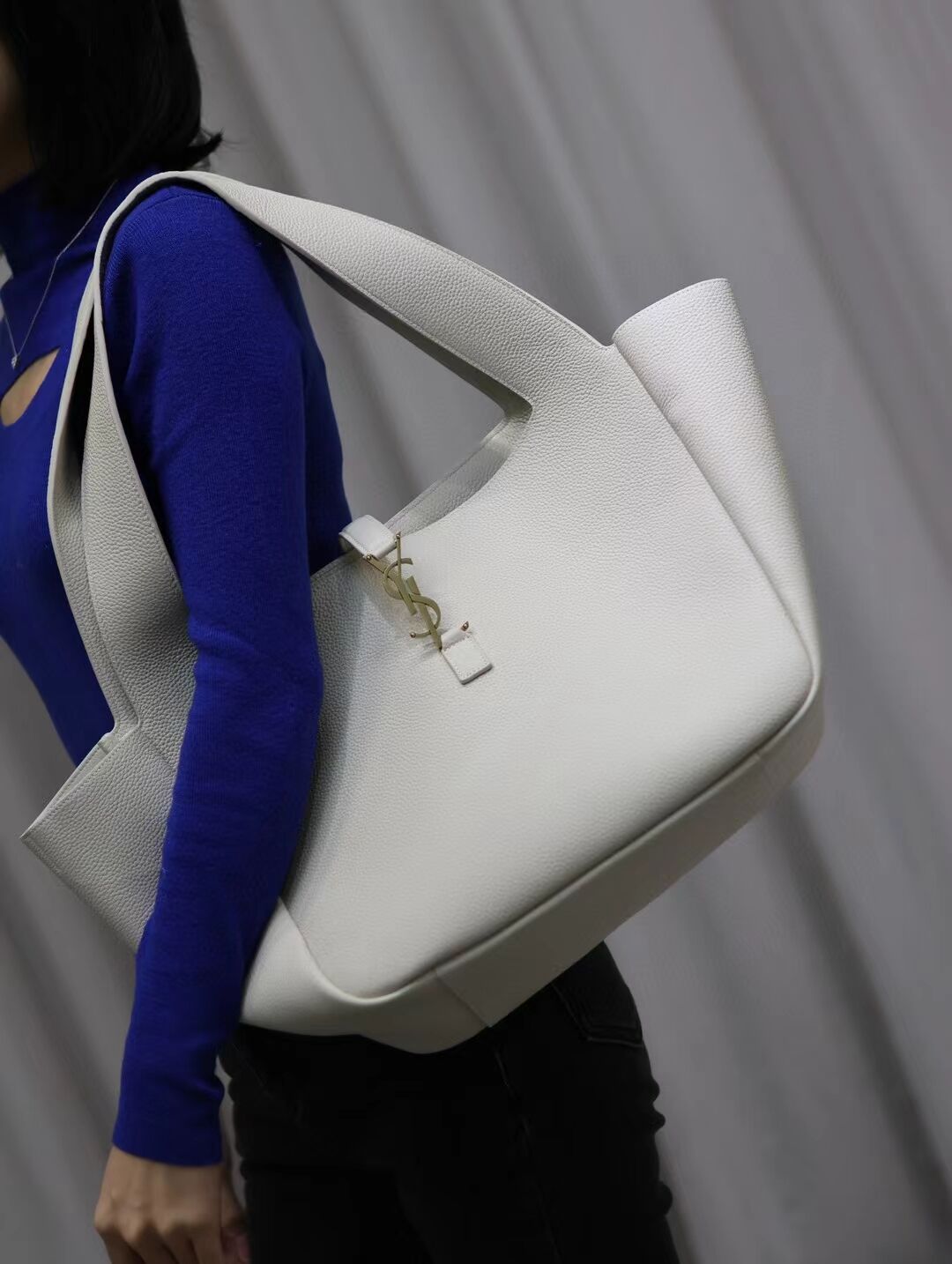 SAINT LAURENT BEA IN GRAINED LEATHER 763435 WHITE SAINT LAURENT BEA IN GRAINED LEATHER 763435 WHITE