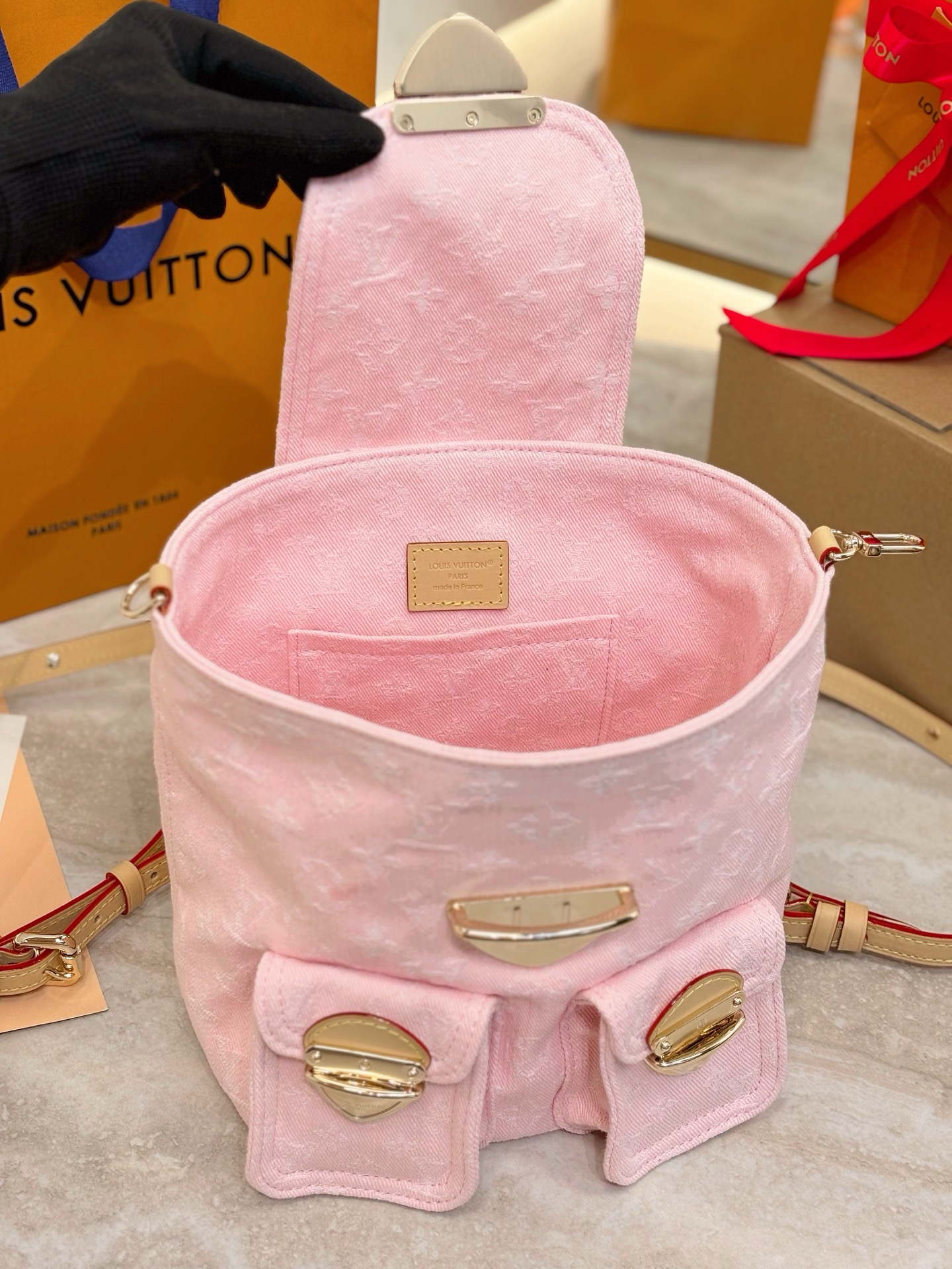 Louis Vuitton Backup M13031 pink