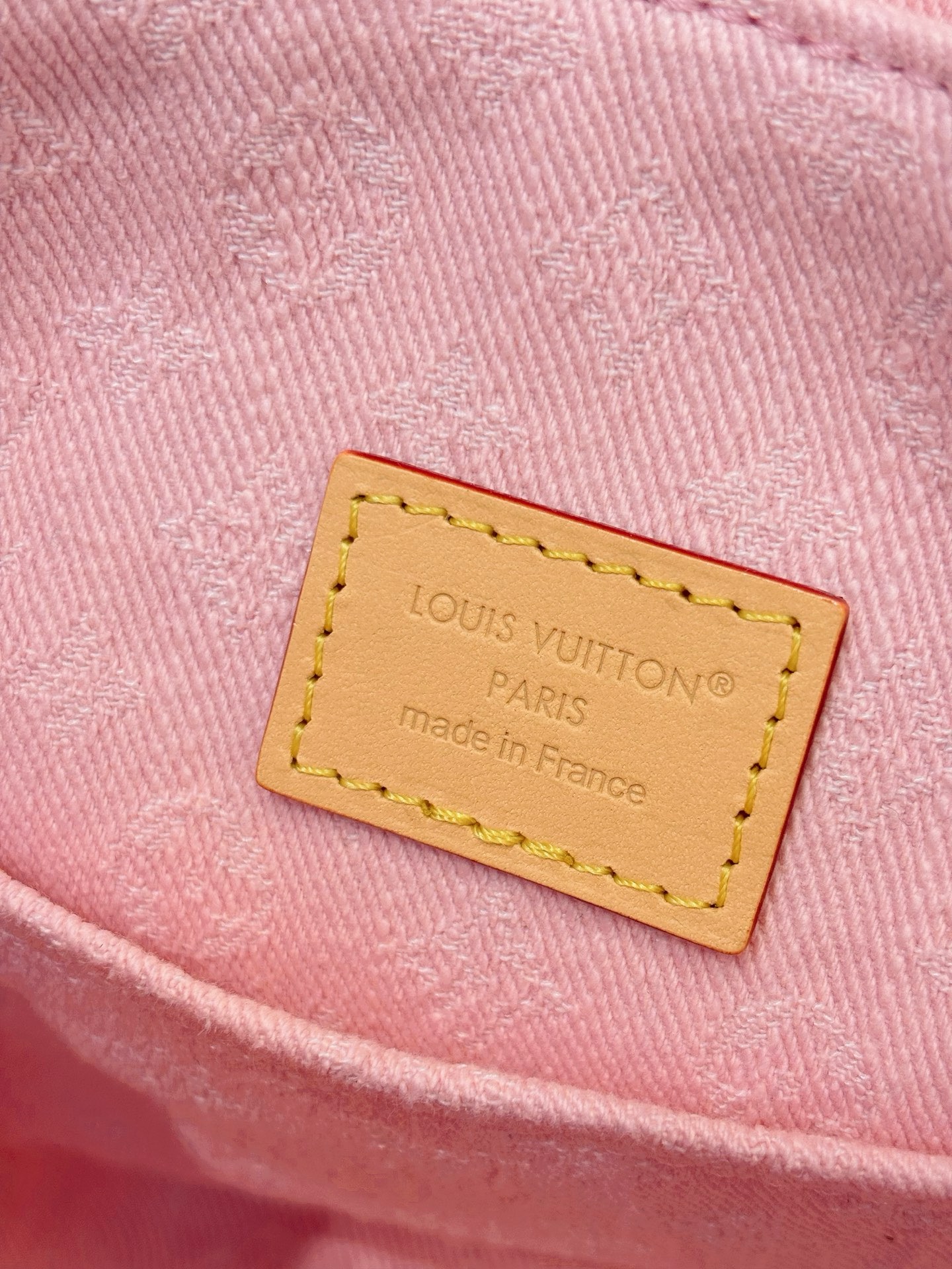 Louis Vuitton Backup M13031 pink