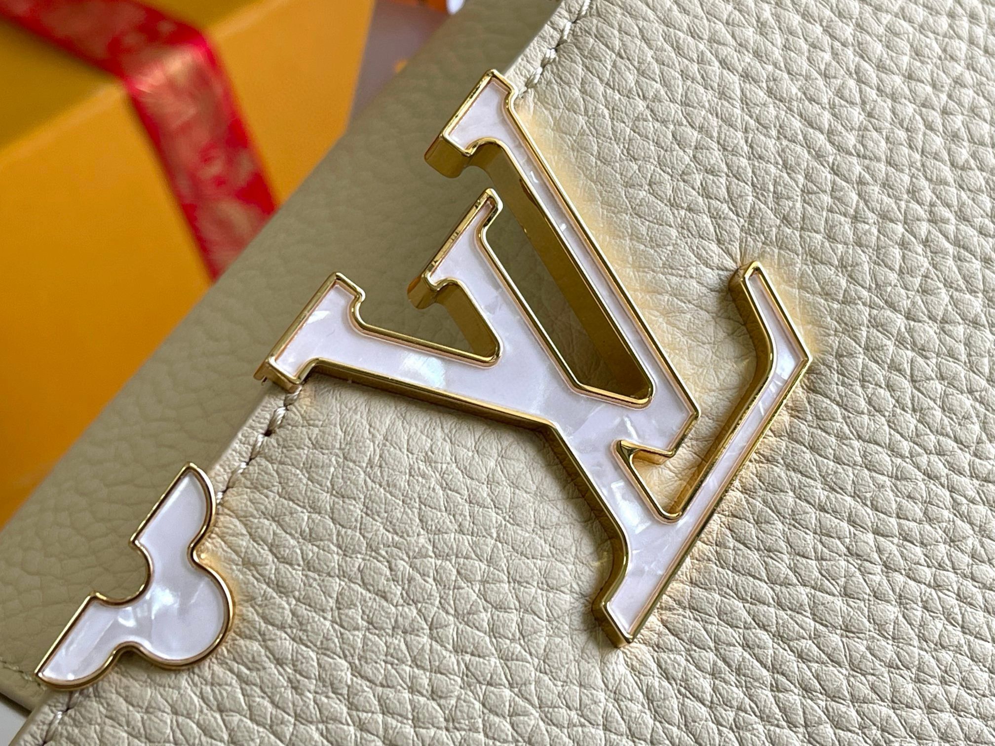 Louis Vuitton Capucines BB Mother Pearl Logo M23766 Off-white