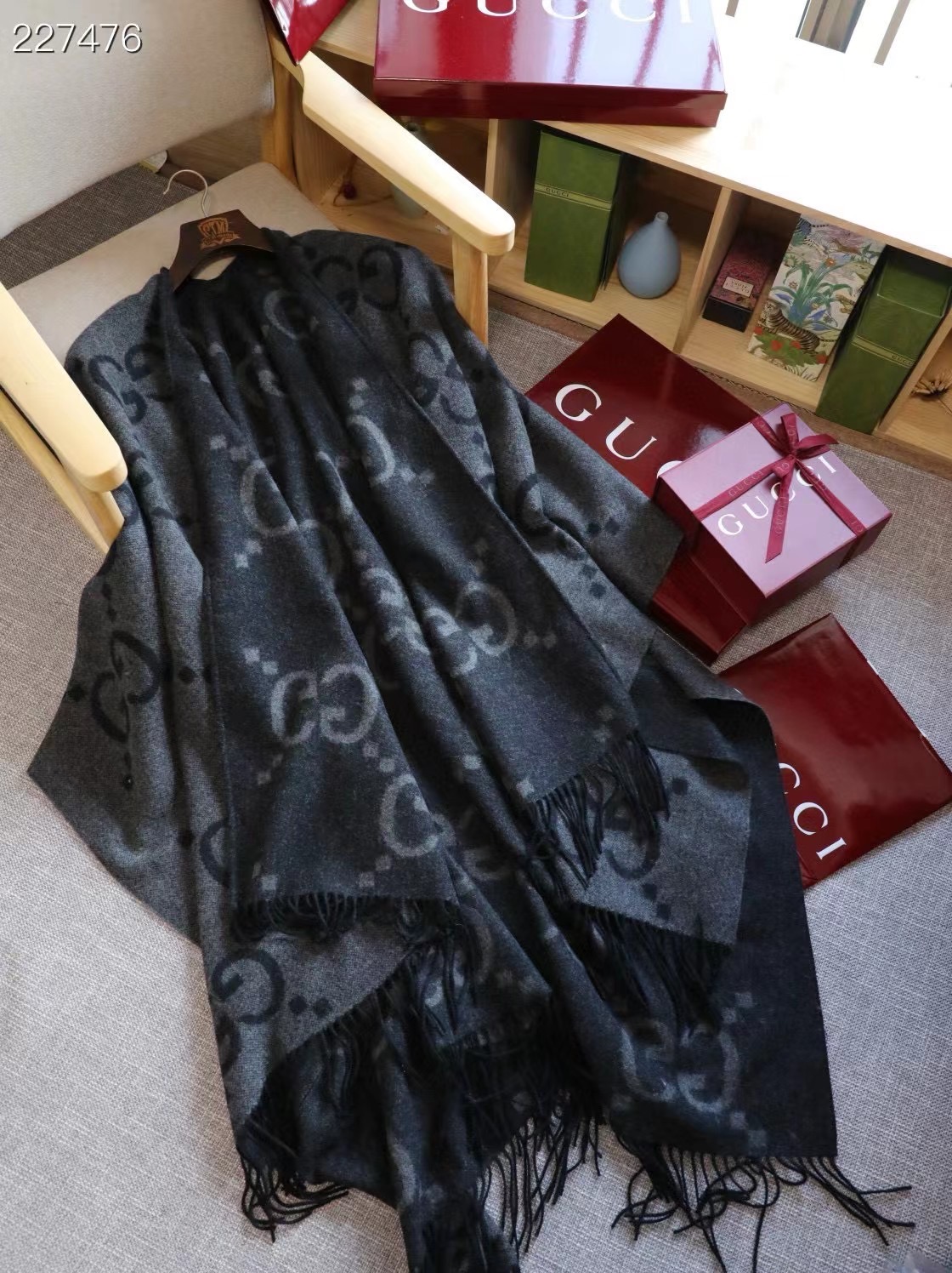 Gucci Cape Double-sided cashmere GG35924