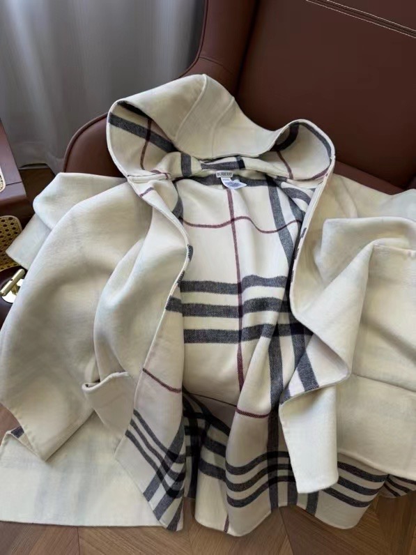 Burberry Cape Double-sided cashmere GG35929