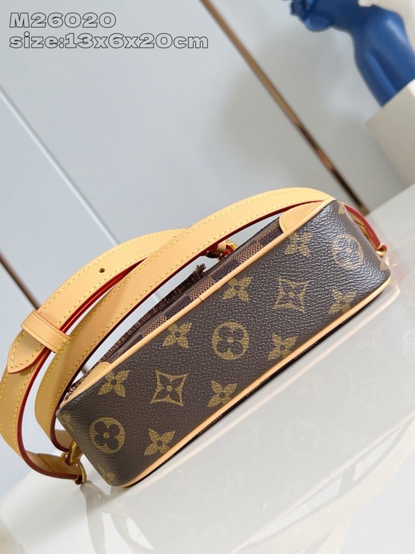 Louis Vuitton Trocadero Wearable Wallet M26020