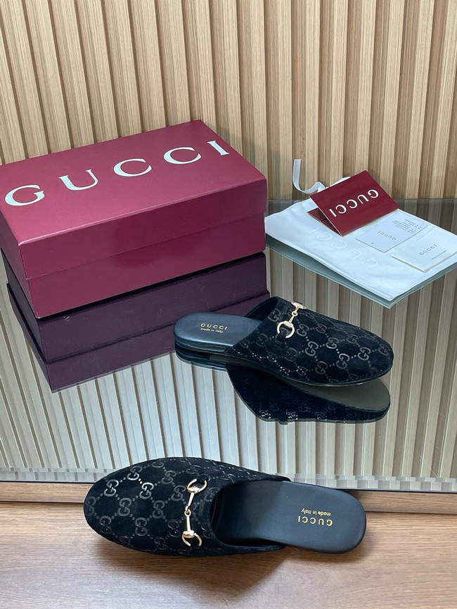 GUCCI Womens mule with Horsebit 855409-5