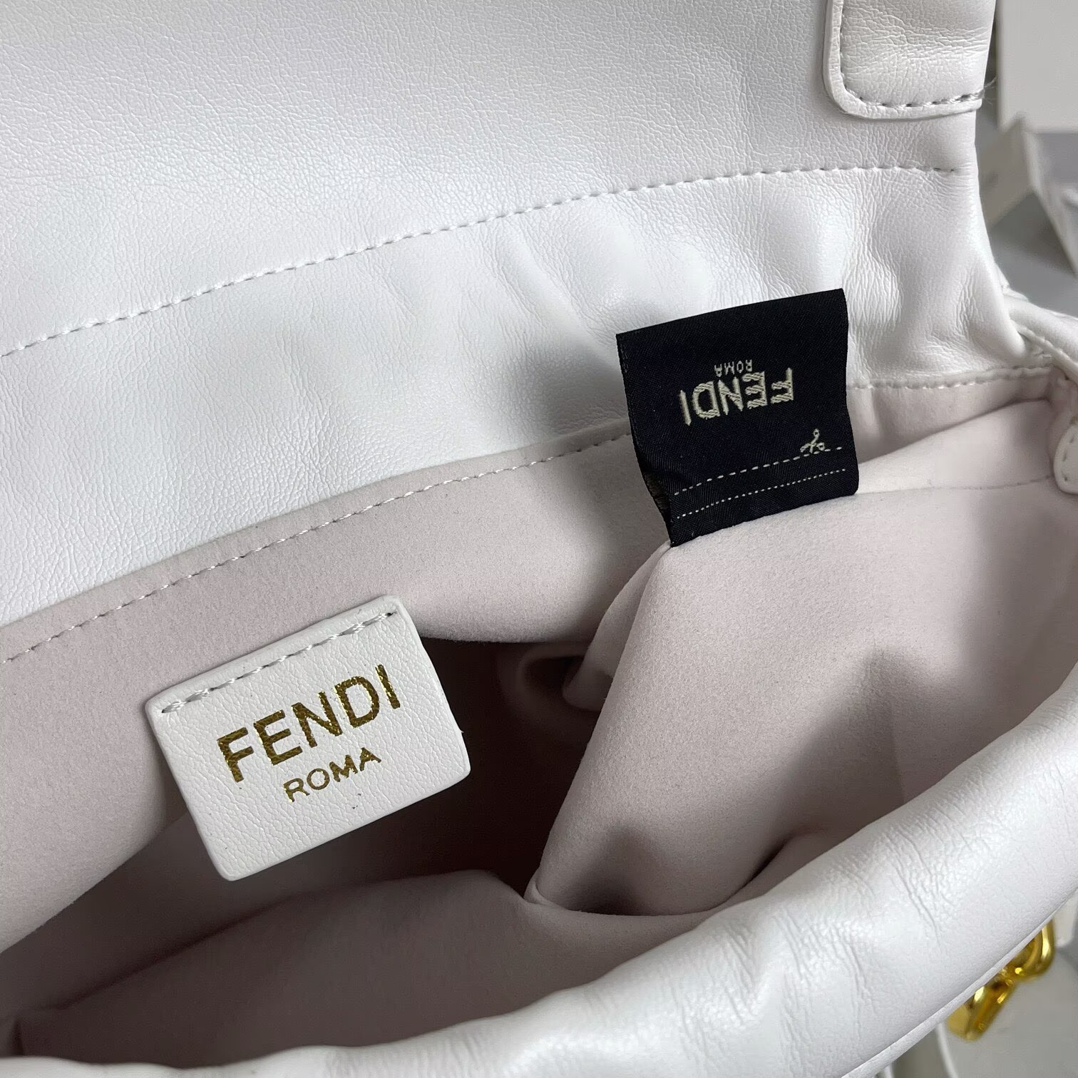 FENDI 2025 Mamma Baguette Original Leather Medium Bag FF8851 White