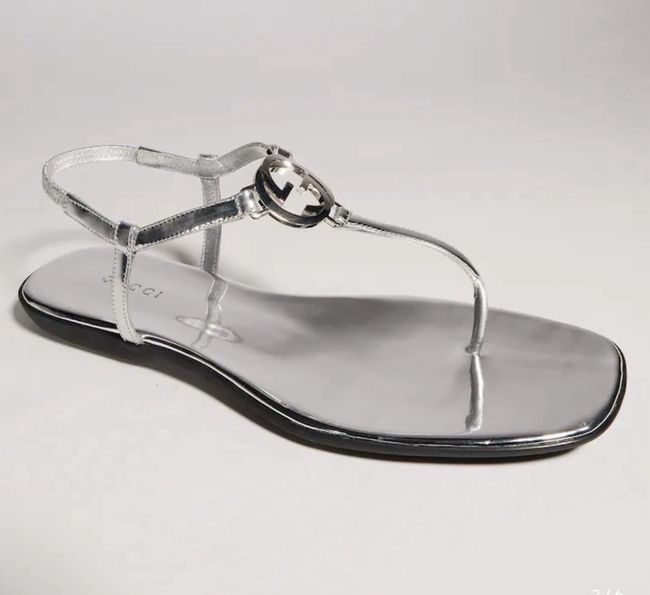 Gucci Womens thong sandal 874699-7