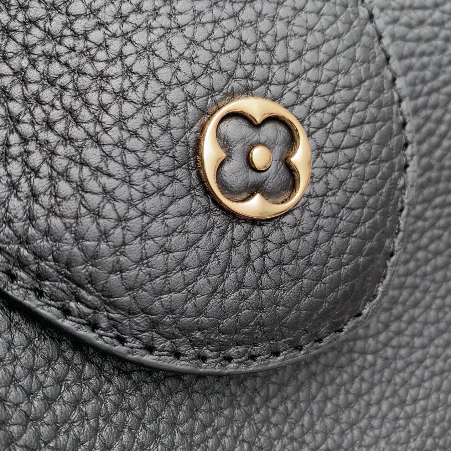 Louis Vuitton Capucines East West Mini M29443 black Louis Vuitton Capucines East West Mini M29443 black