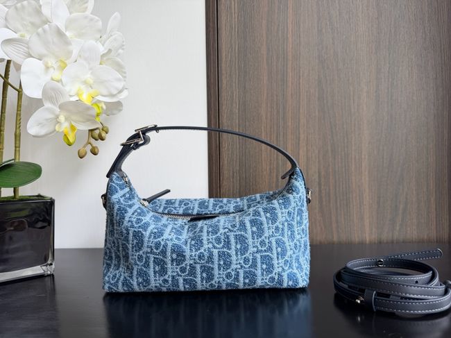 MEDIUM DIORTRAVEL NOMAD POUCH Oblique Jacquard S5554O denim blue
