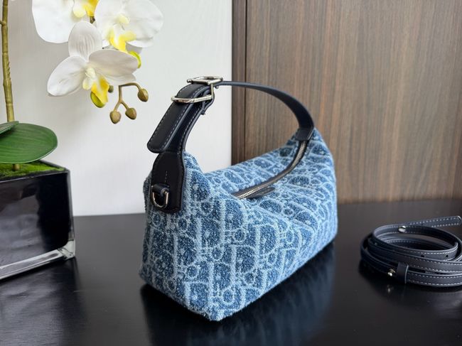 MEDIUM DIORTRAVEL NOMAD POUCH Oblique Jacquard S5554O denim blue