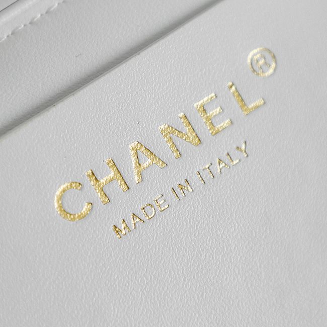 CHANEL medium Flapbag Braided Straw 66992 white