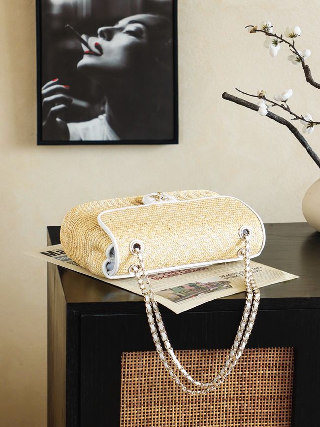 CHANEL medium Flapbag Braided Straw 66992 white