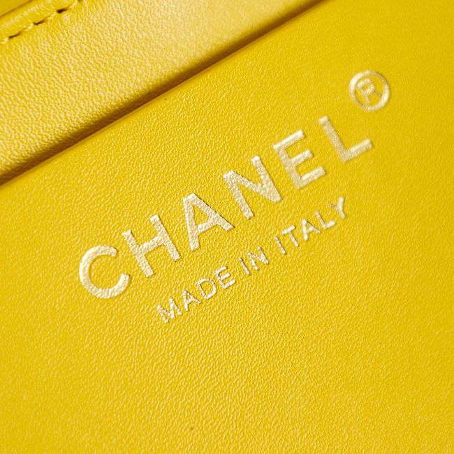 CHANEL medium Flapbag Braided Straw 66992 yellow
