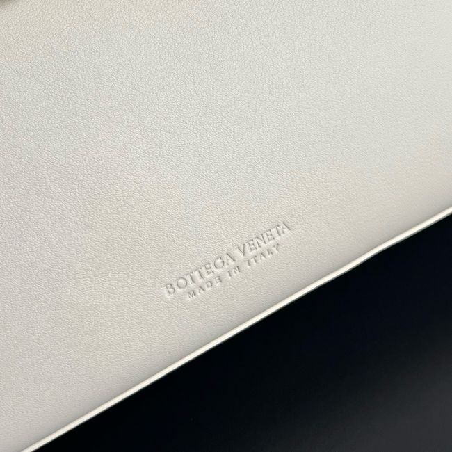 Bottega Veneta Medium Andiamo 09555 Sea salt