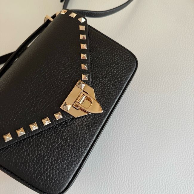VALENTINO ROCKSTUD Small grained calfskin Shoulder Bag B0T76 black VALENTINO ROCKSTUD Small grained calfskin Shoulder Bag B0T76 black