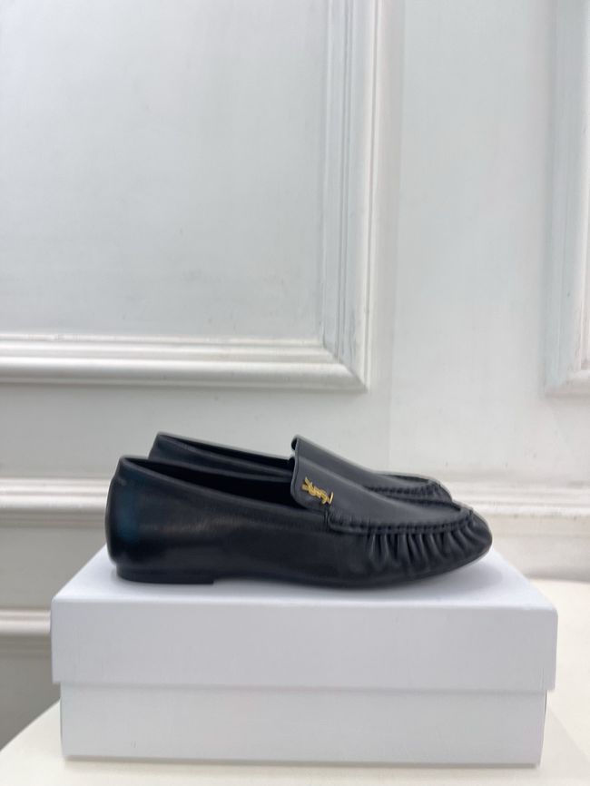 Yves saint Laurent LE LOAFER supple in shiny leather 818908-1