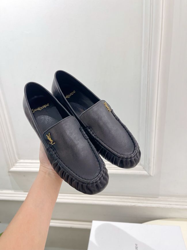 Yves saint Laurent LE LOAFER supple in shiny leather 818908-1