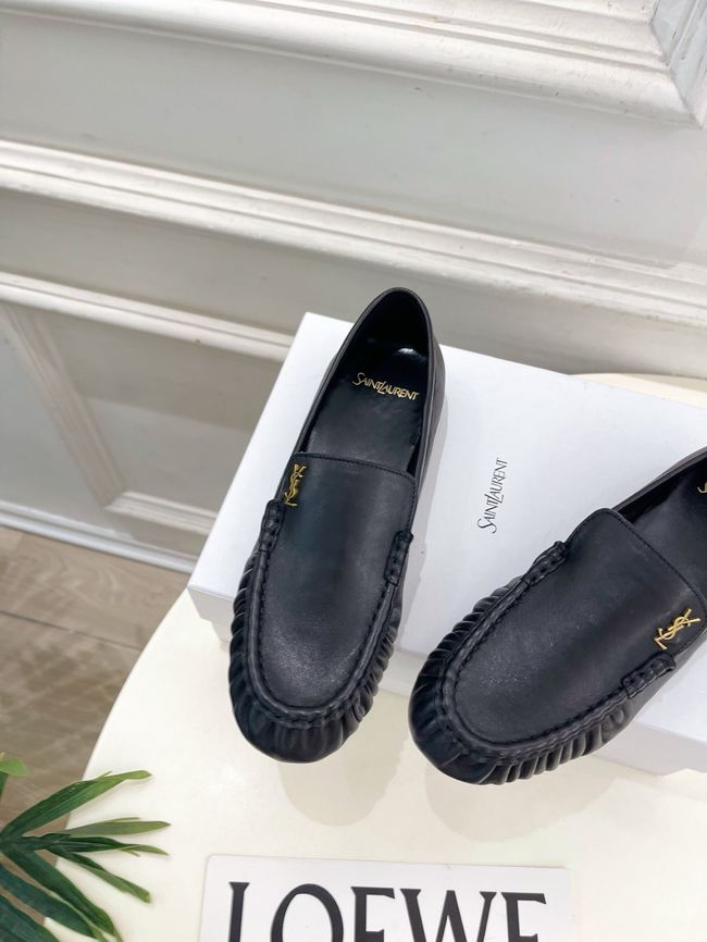 Yves saint Laurent LE LOAFER supple in shiny leather 818908-1