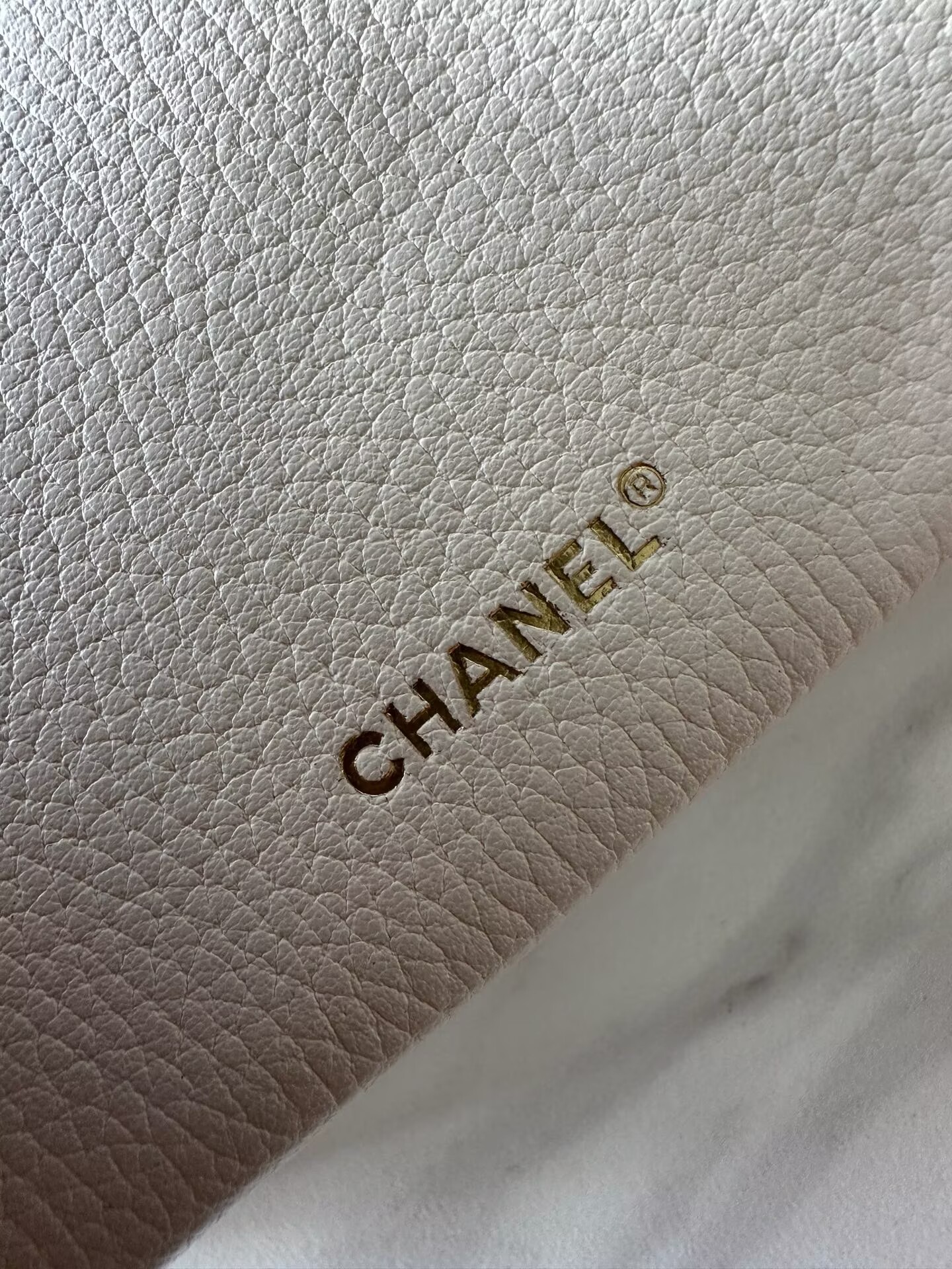 Chanel Vanity With Chain AP5346 White
