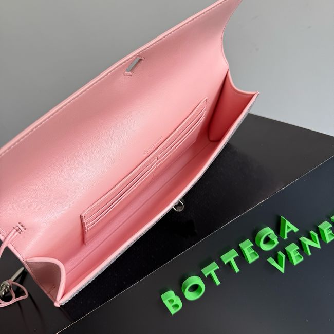 Bottega Veneta Andiamo Clutch Crystal 32190 pink